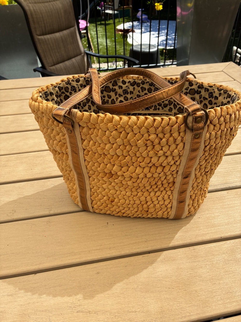 Elegant Lancôme Tan Woven Tote Bag 20 long 11 high. No inside zipper - Picture 2 of 7